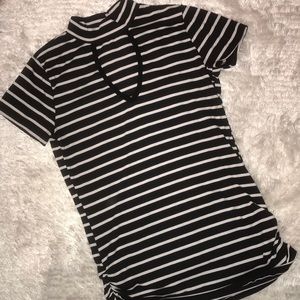 Striped Keyhole Top💓